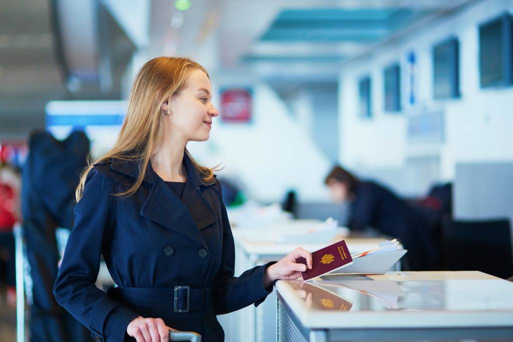 formalités administratif France document passeport permis conduire livret famille état civil extrait