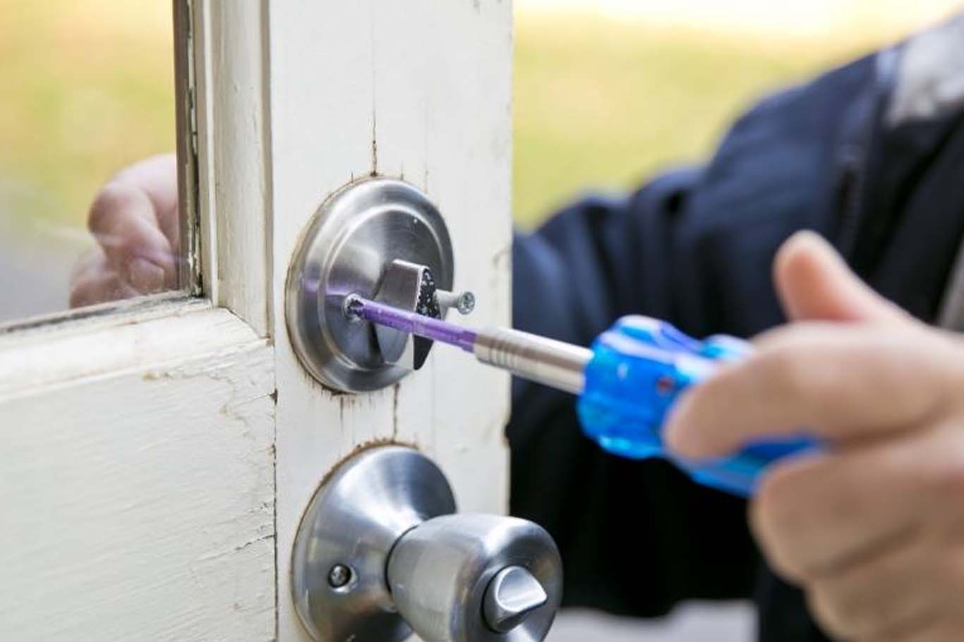 дверная фурнитура "гардиан" (замок +ручка). замки гардиан дверные на металлические двери. 11. 033. вскрытие замков пластиковых окон.