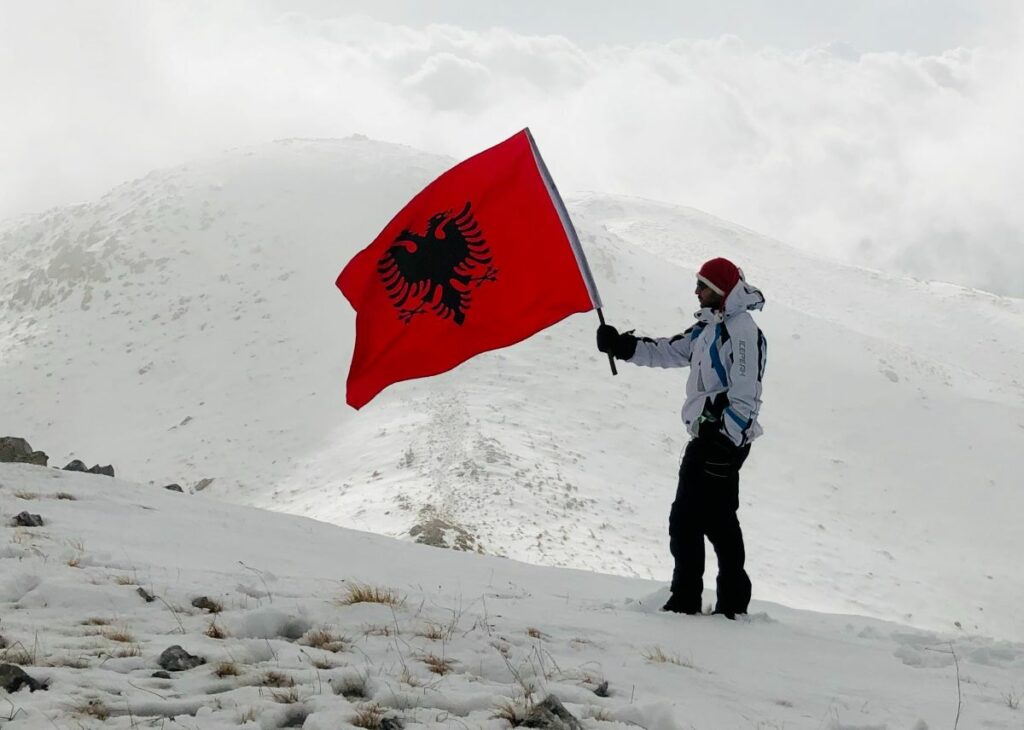 Drapeau albanais couleurs, origine et signification de l