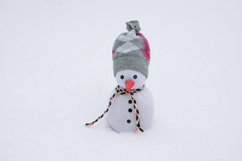 Bonhomme de neige en chaussette : comment faire ce DIY de Noël ?