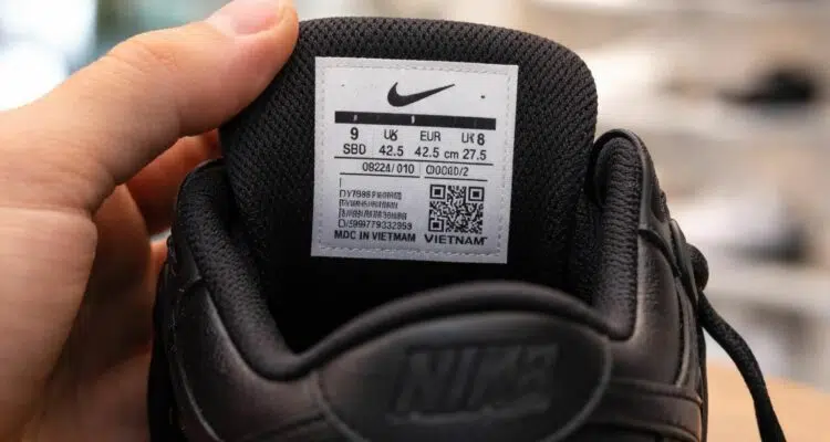 découvrez comment lire et comprendre l'étiquette de vos chaussures nike pour vérifier facilement leur taille et choisir le bon ajustement.