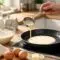 Comment faire des crêpes : gestes essentiels et timing