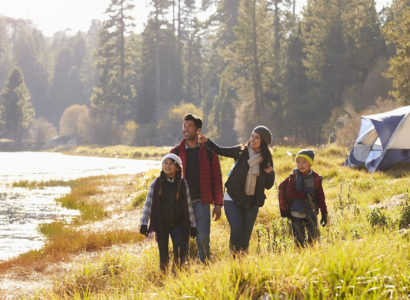 Le camping est idéal pour des vacances en famille, mais demande de la préparation