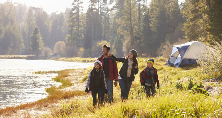 Le camping est idéal pour des vacances en famille, mais demande de la préparation