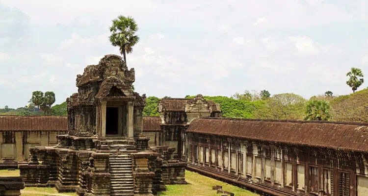 à Cambodge
