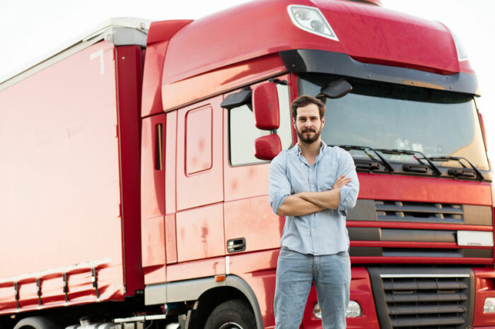 homme devant un camion