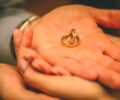 L’alliance de mariage : une promesse éternelle adaptée à vos désirs et à votre budget