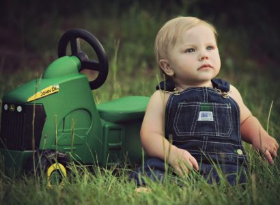 Tracteur et bébé