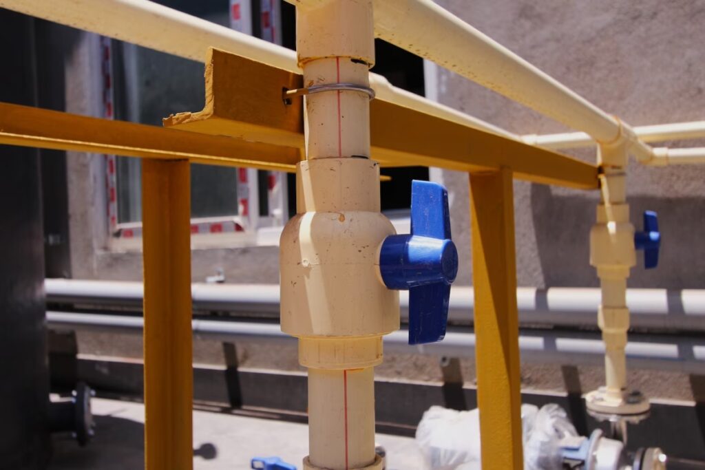 Bruit canalisation eau : causes et solutions pour y remédier