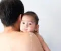 RGO et allaitement : apaiser naturellement les reflux de bébé