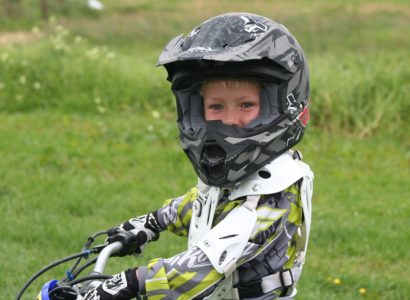 Enfant sur moto