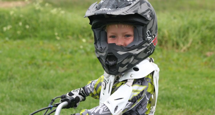 Enfant sur moto