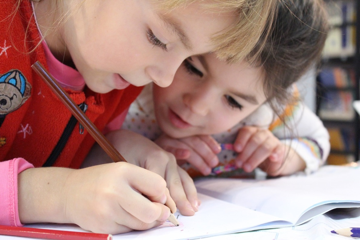 enfant-qui-dessine