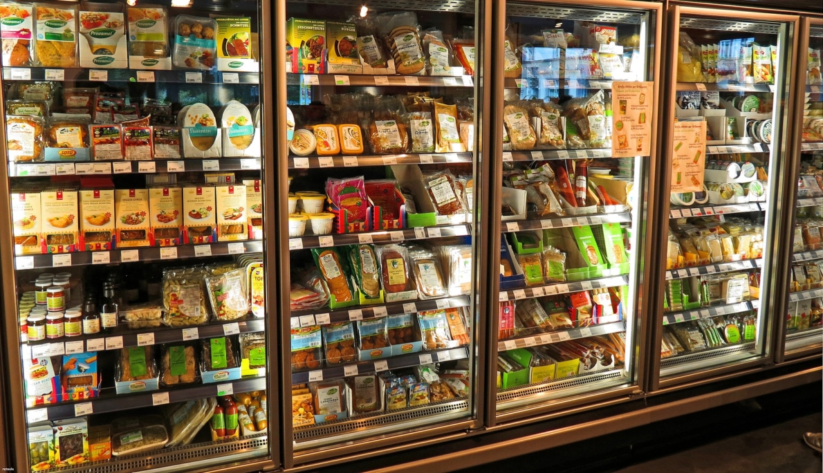 étiquetage alimentaire en rayon de supermarché