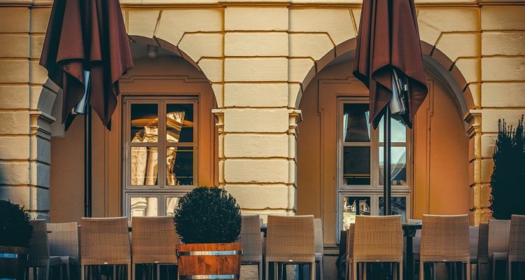 parasol professionnel sur la terrasse