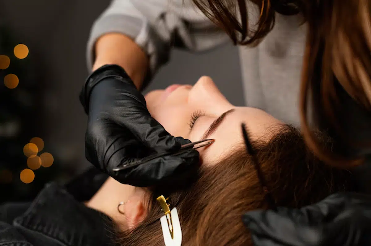 techniques épilations sourcils