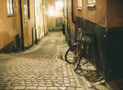 Vélo de livraison le soir