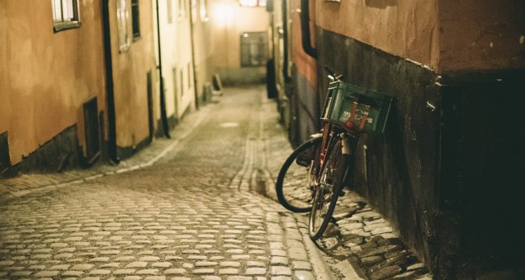 Vélo de livraison le soir