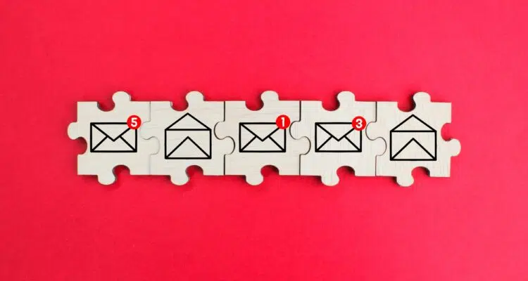 wooden puzzle with read and unread email icons.